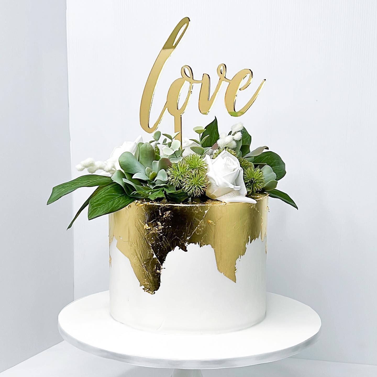 Amazon.com: JYNice Gold Wearing A Diamond Ring In Hand Wedding Cake Toppers  Propose Marriage Valentine's Day Party Cake Topper for Engagement Party Cake  Decorations : Grocery & Gourmet Food