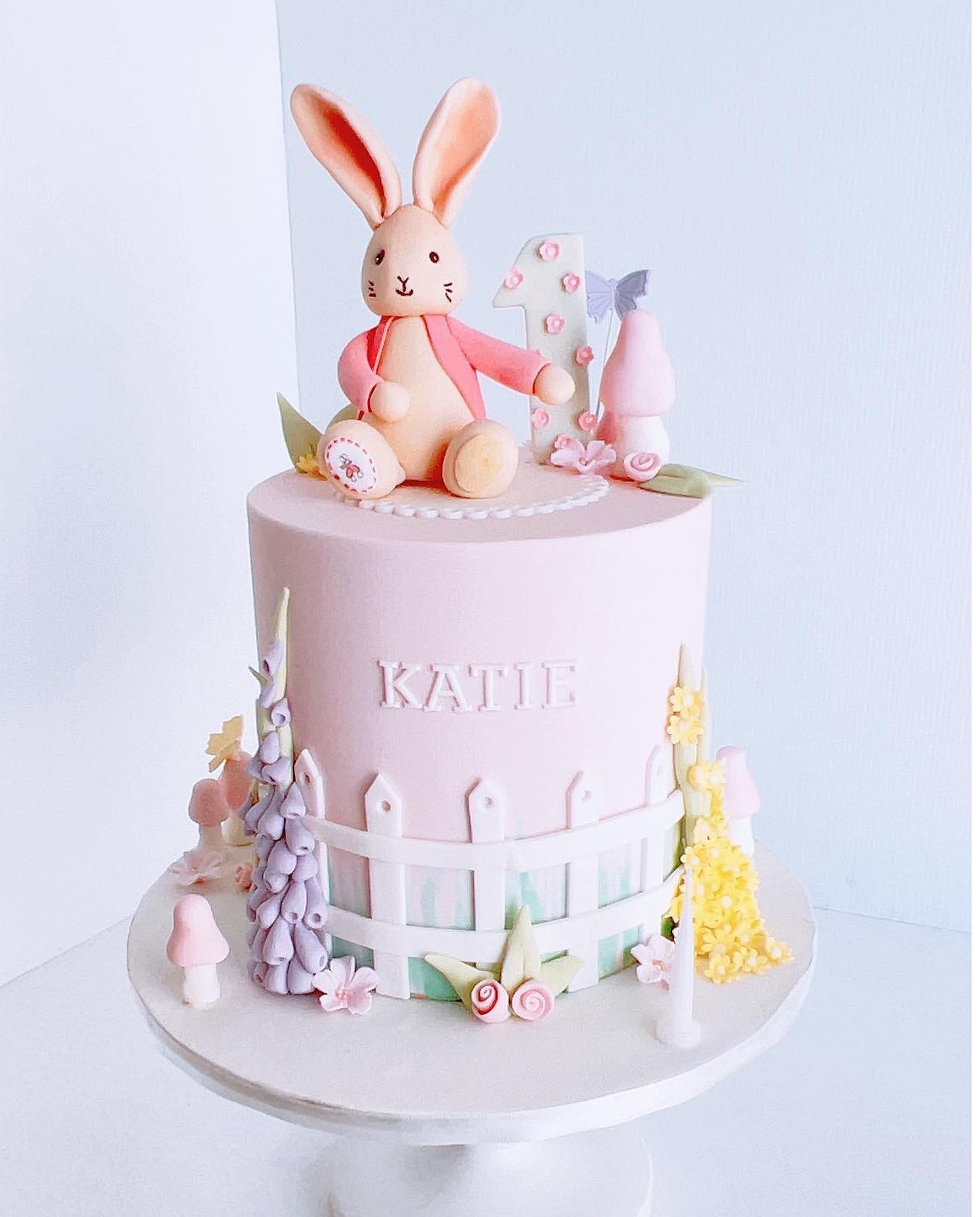 Barbie Theme 1st Birthday Cake For Cute Lil KRISHA🌸♥️ . DmForOrder Or  ContactOn 8007734741 Follow @mybirthdaycake1101… | Instagram