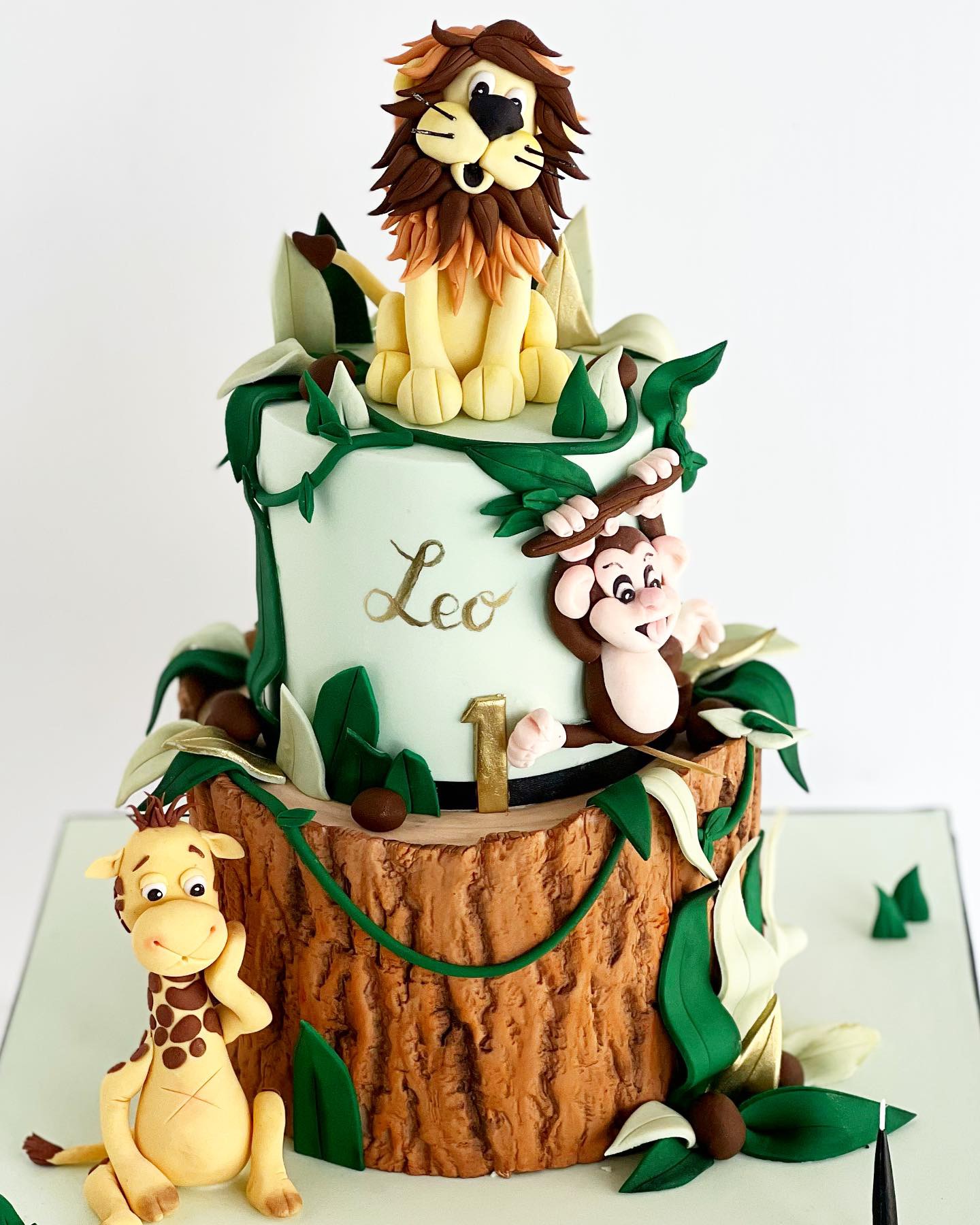 Lion Cake | bakehoney.com