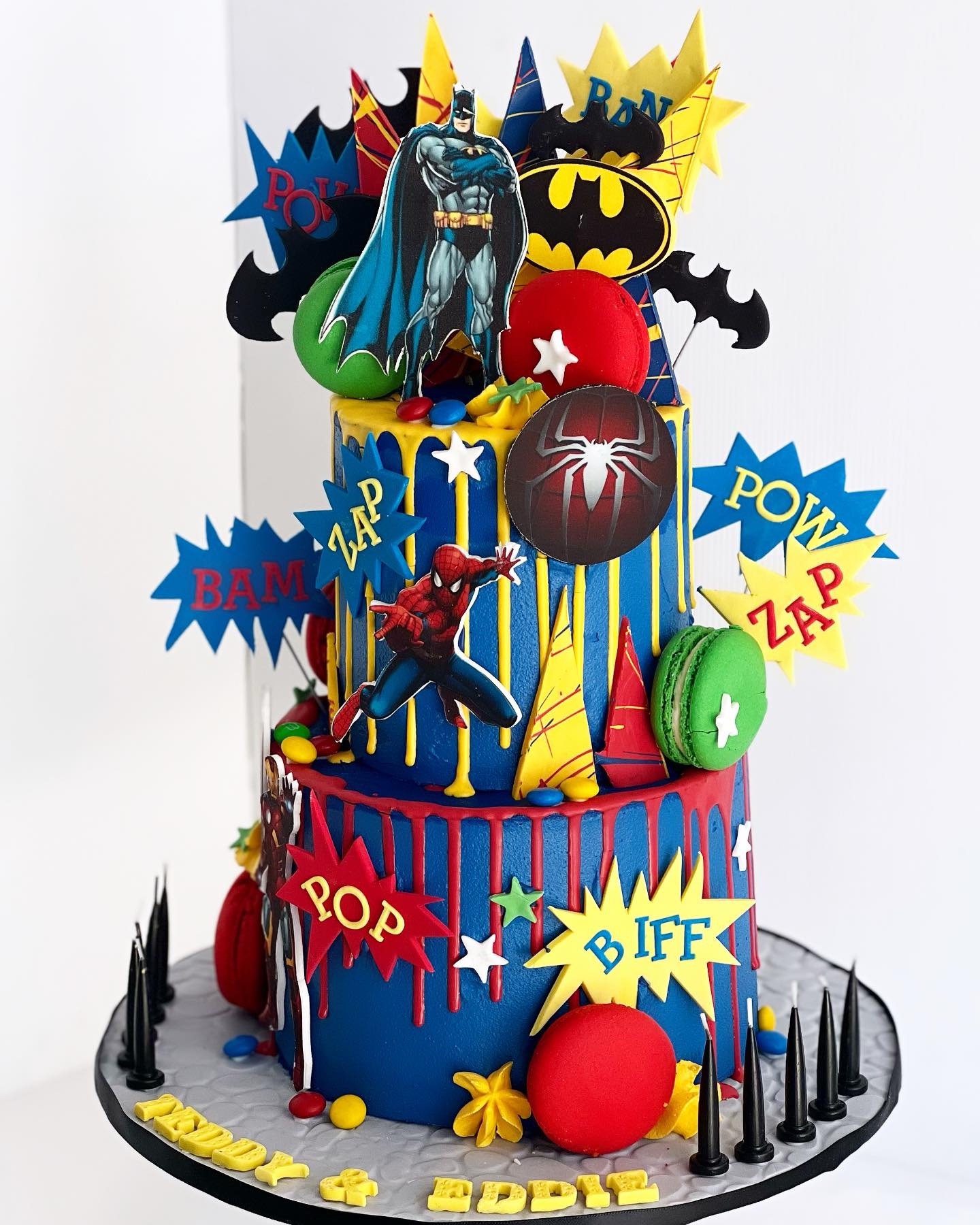 Avenger's Superhero Cake | bakehoney.com